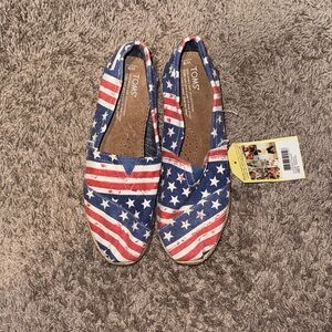 NWT TOMS Women’s Size 9 Patriotic - Red, White, Blue, flats.